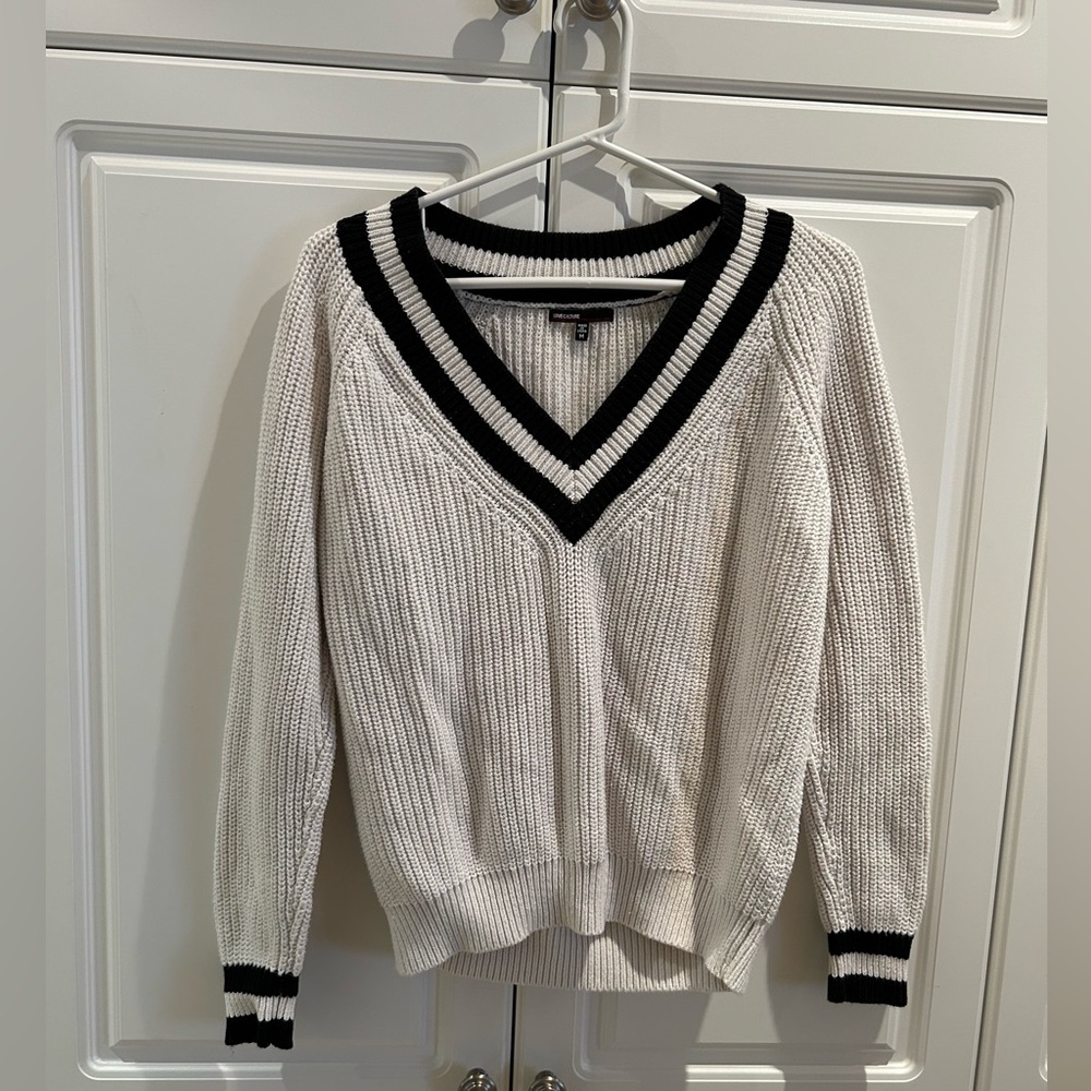 Love Culture Ladies Sweater Size Medium Great Condition